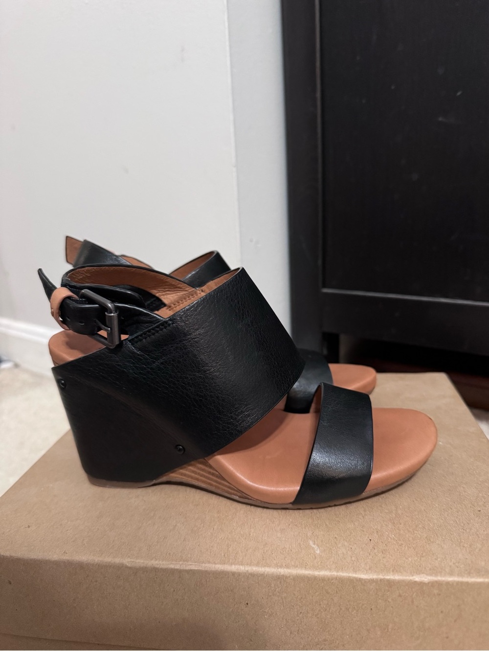 Black Leather Wedge Sandals Gentle Souls Kenneth Cole